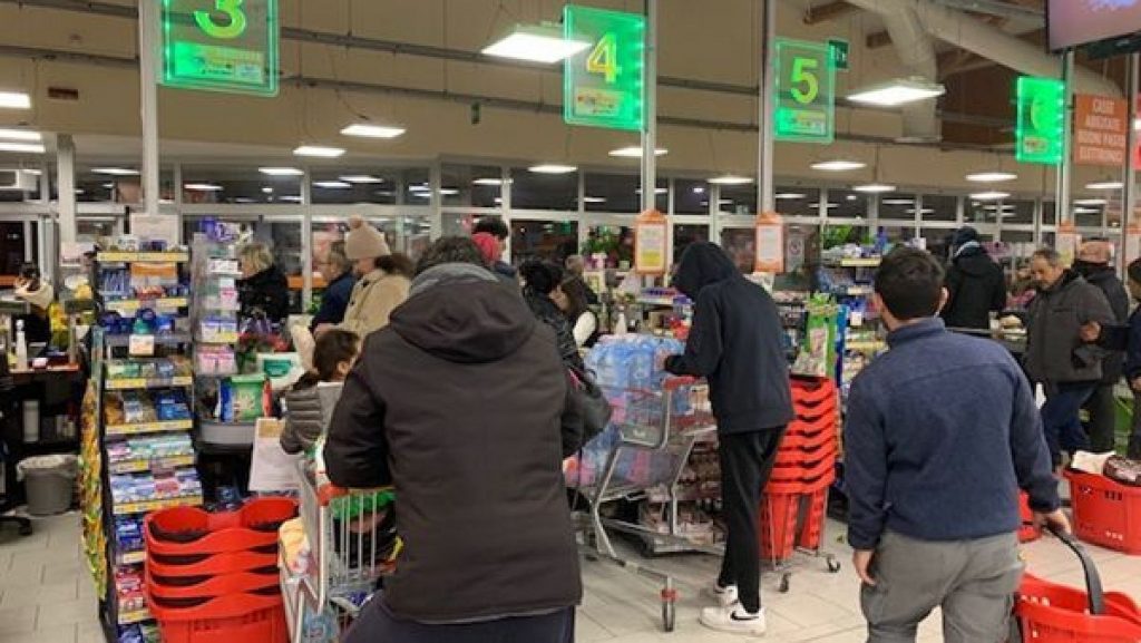 Perché i supermercati stanno scegliendo le casse automatiche?